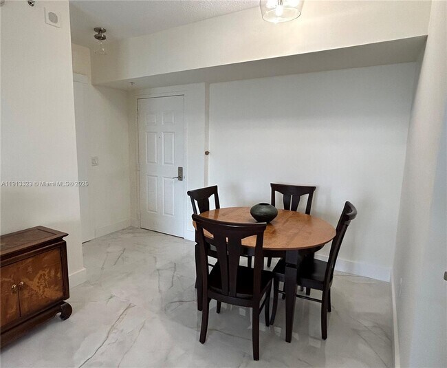 Building Photo - 888 Douglas Rd