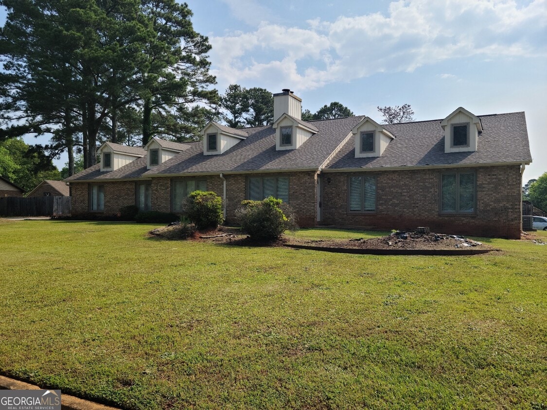 Primary Photo - 2120 Fieldstone View Ct SE