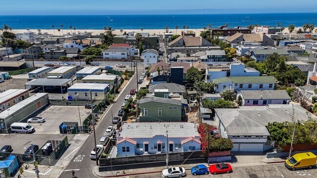 Building Photo - 523 Main St