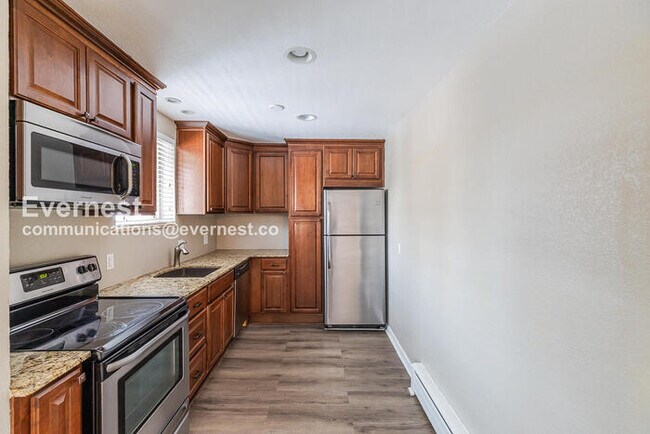 Foto del edificio - 1243 N Washington St
