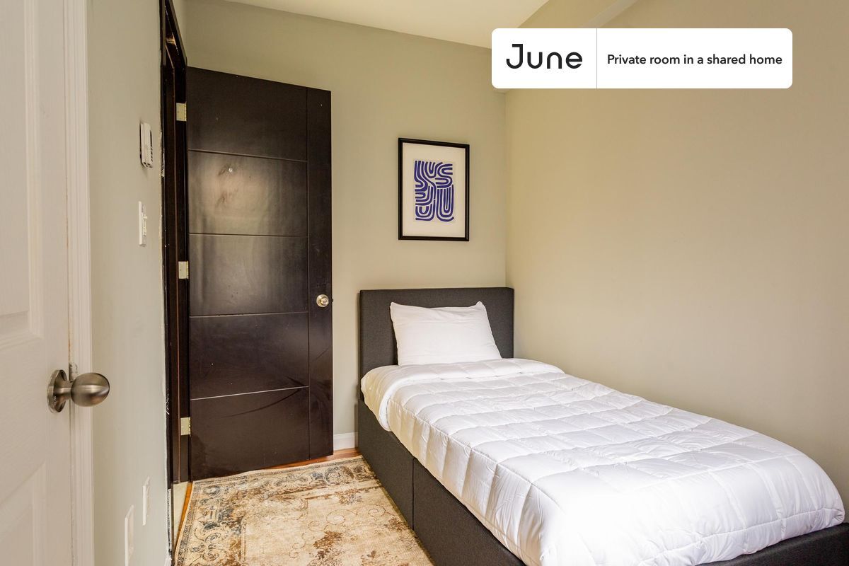 Private bedroom in 4 bed/1.5 bath Home - Private bedroom in 4 bed/1.5 bath Home