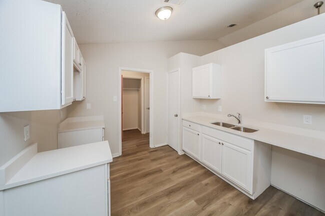 Building Photo - 4368 Burnette Pl
