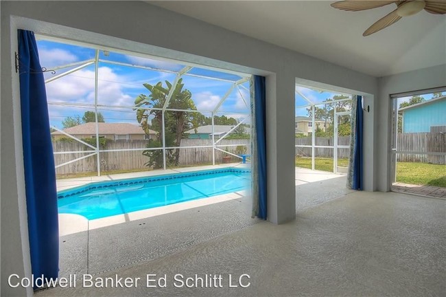 Foto del edificio - 3 br, 2 bath House - 821 Montrose Ave