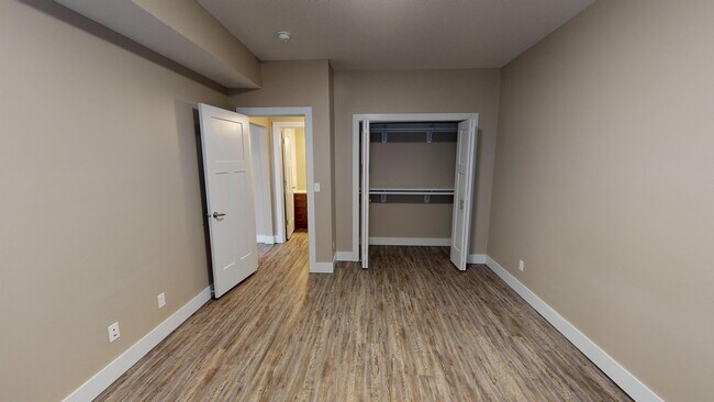 Foto del edificio - 600 W Cedar St