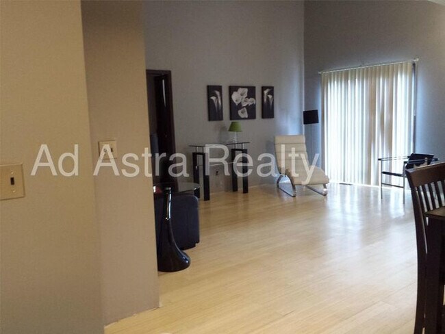 Foto del edificio - Updated 3Bed/2bath Townhome in Lenexa-Avai...