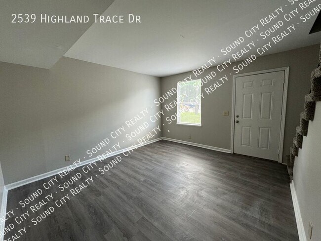 Foto del edificio - 2 bed/1.5 bath NORTHEAST NASHVILLE duplex ...