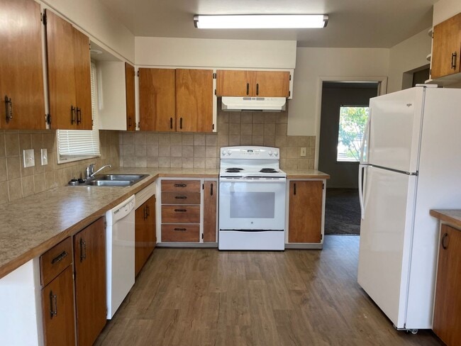 Foto del edificio - Now renting 3 bedroom House