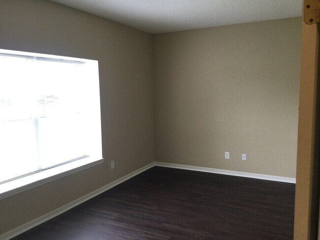 Building Photo - 1321 Pamela Drive