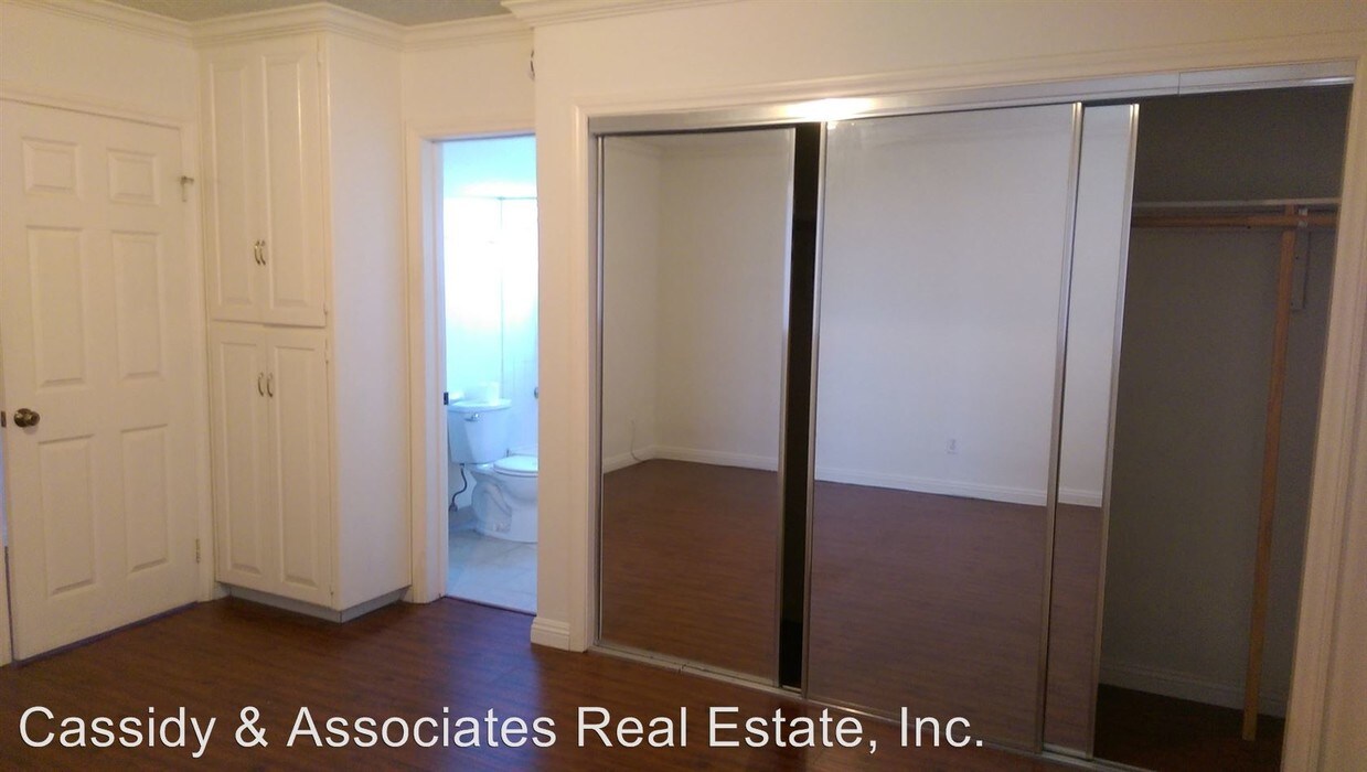 Building Photo - 4495 Clairemont Dr