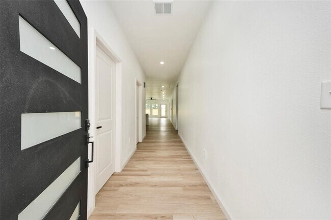 Foto del edificio - 600 Rd 5105