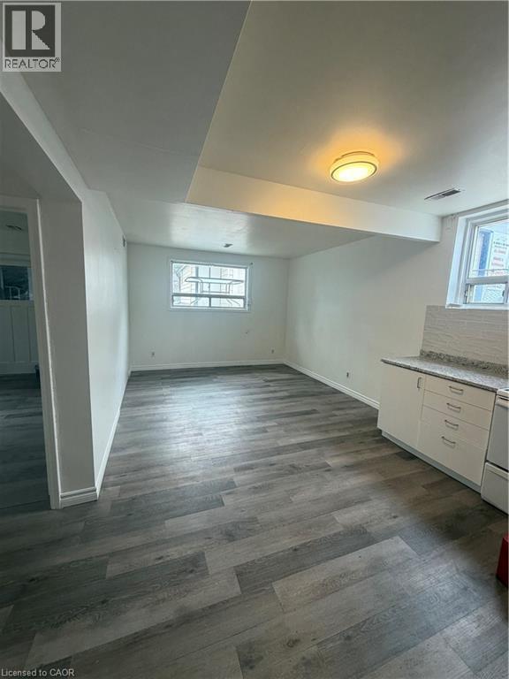 Photo du bâtiment - 1576 Barton St E
