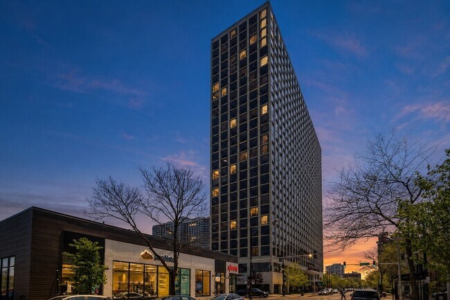 Photo - 4343 N Clarendon Avenue Unit 1518 Apartment