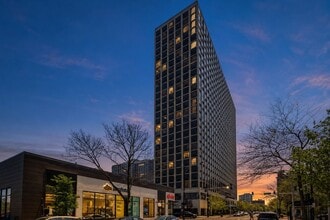 Building Photo - 4343 N Clarendon Ave