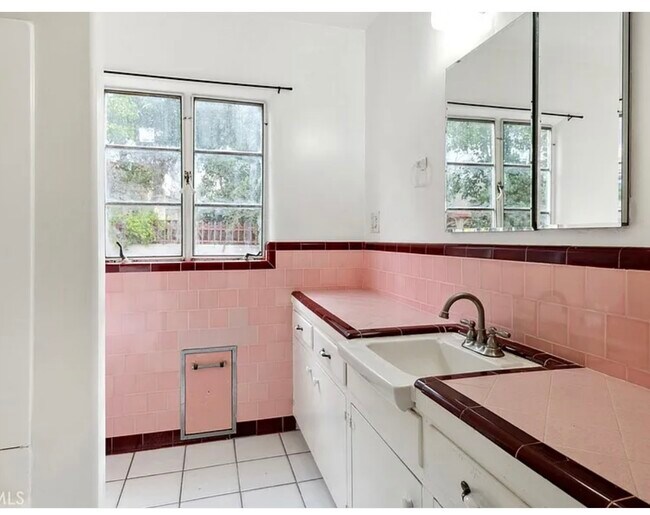 Building Photo - 331 W 25th St