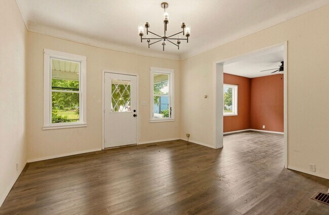 Foto del edificio - 123 Woodside Ln