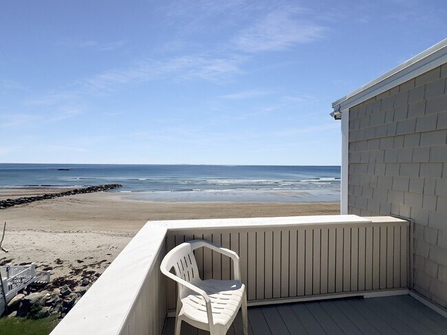 Foto del edificio - WINTER RENTAL Beach-front condo September ...