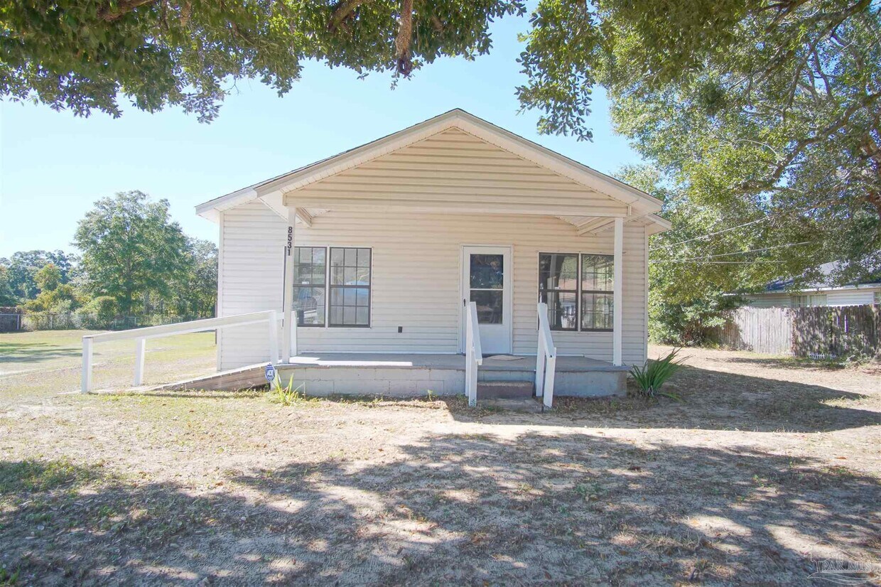 Foto principal - 8531 Airway Dr