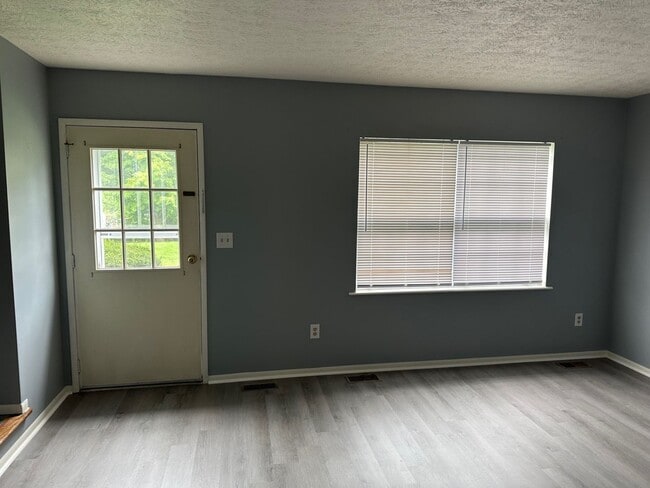 Building Photo - 448-450 Bartley