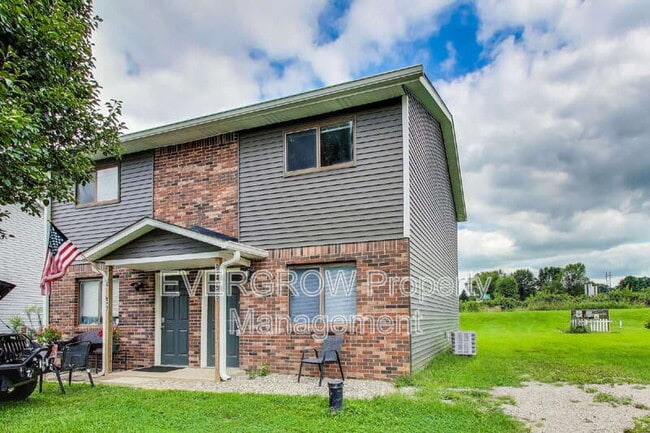 Building Photo - 9455 Huggin Hollow Rd