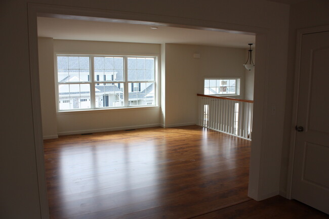 Building Photo - 684 Winding Ln