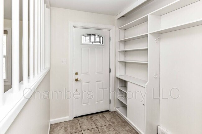 Foto del edificio - 5212 Montgomery St