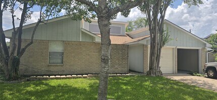 Building Photo - 15923 Boulder Oaks Dr