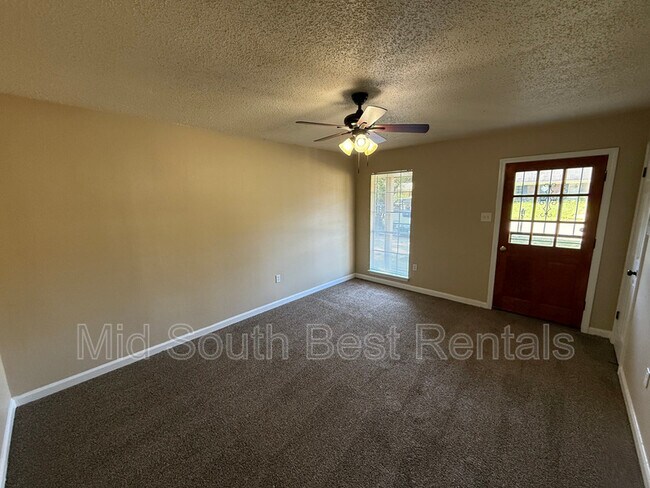 Building Photo - 5186 Chantilly Dr