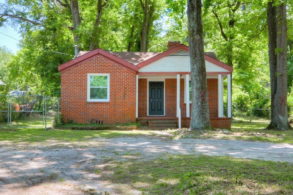 Primary Photo - 2216 Martin Rd