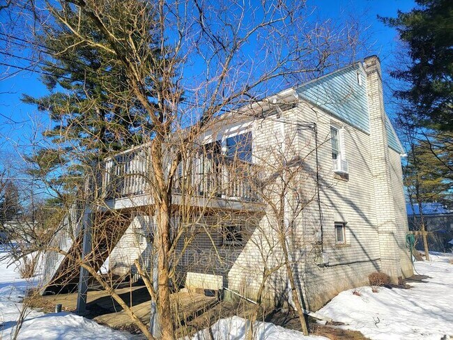 Building Photo - 316 Oakwood Ave