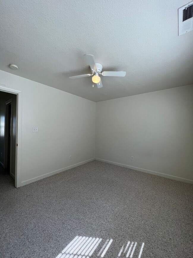 Foto del edificio - 106 Streamwood Dr