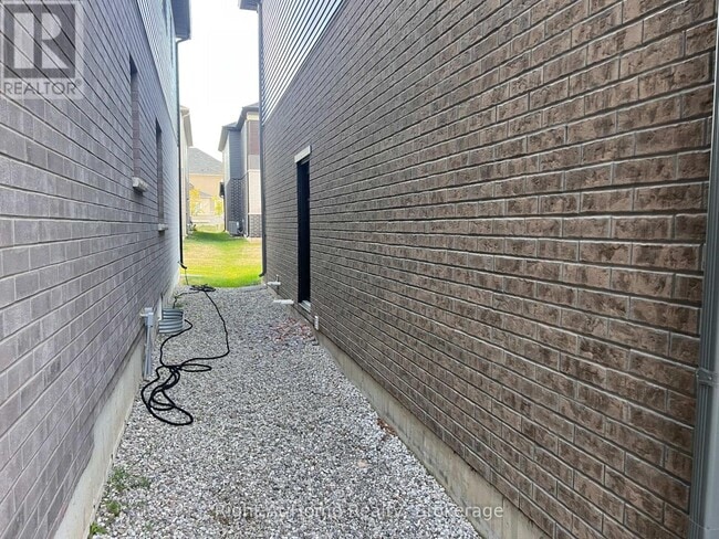 Building Photo - 87 Hitchman St