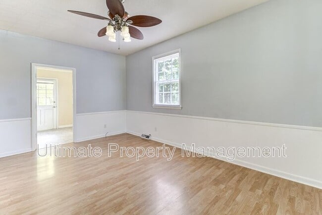 Foto del edificio - 5025 Pine Needles Dr