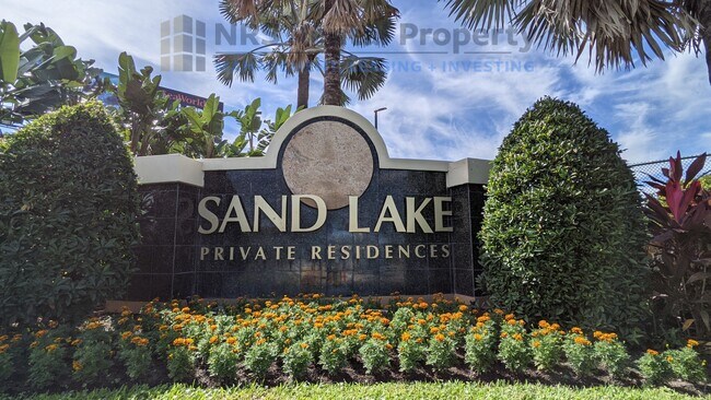 Foto del edificio - 8825 Latrec Ave