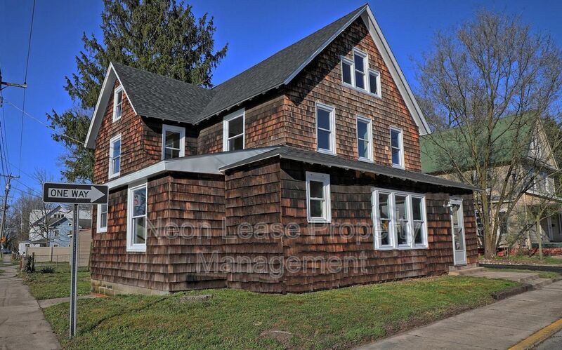 Primary Photo - 223 W 6th St