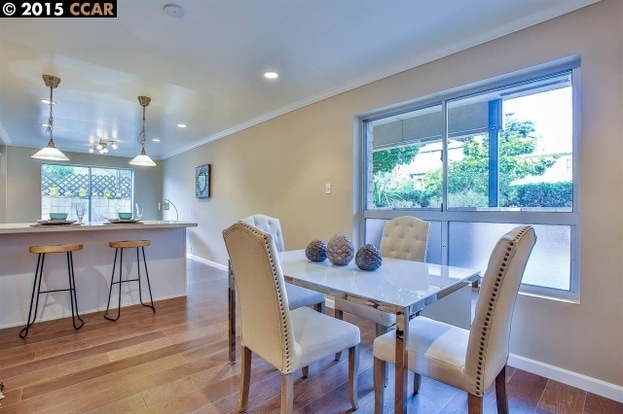 Building Photo - Gorgeous, Massive, 1BR/1BA, Fully Updated, 1000sqft+, A+++ Location, Parking Included