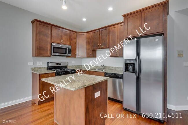 Foto del edificio - 3205 W Division St