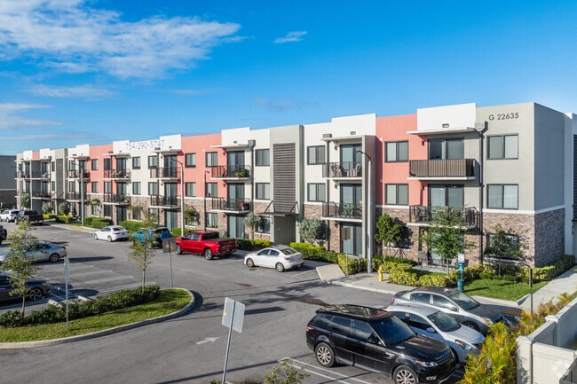Building Photo - Solina Old Cutler Apartments
