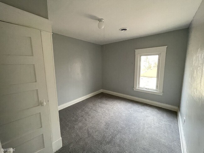 Building Photo - 3 br, 2 bath House - 924 W Hillsdale St