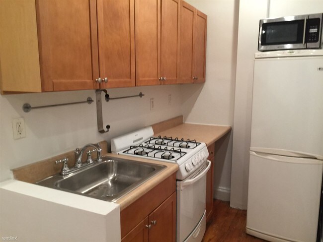 Foto del edificio - 226 E 83rd St