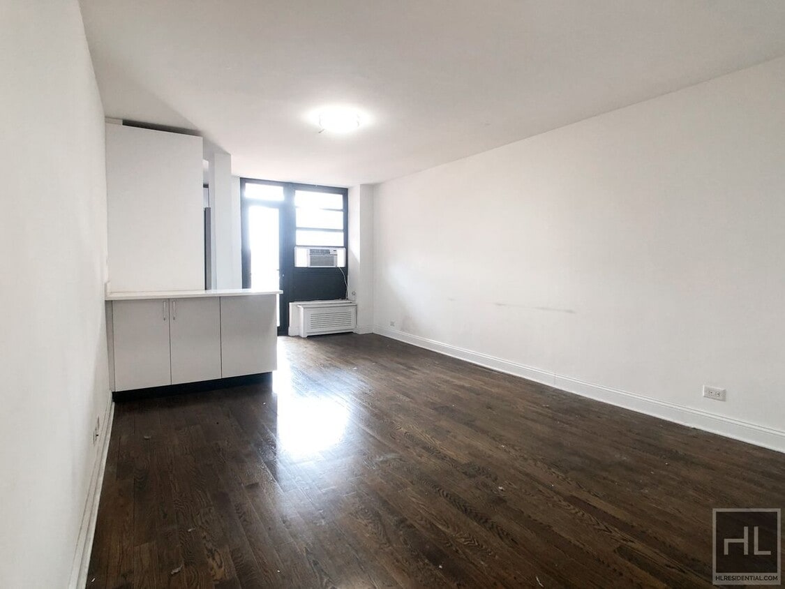 Primary Photo - EAST 35 STREET
