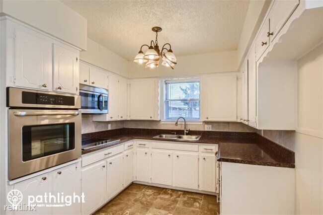 Foto del edificio - 4 br, 2 bath House - 5621 Galway Lane UNIT