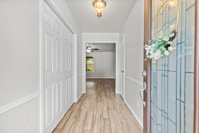 Building Photo - 27201 Paula Ln