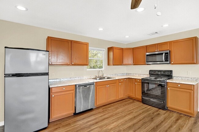 Building Photo - 207 Oakwood Loop