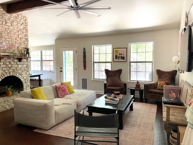 Foto del edificio - 7018 Crosswood Dr