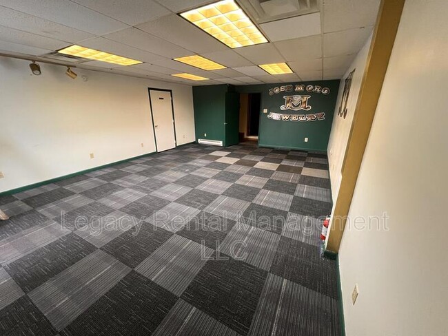 Foto del edificio - 485 W Broad St