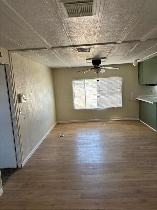 Foto del edificio - Beautiful fully remodeled 3 bedroom