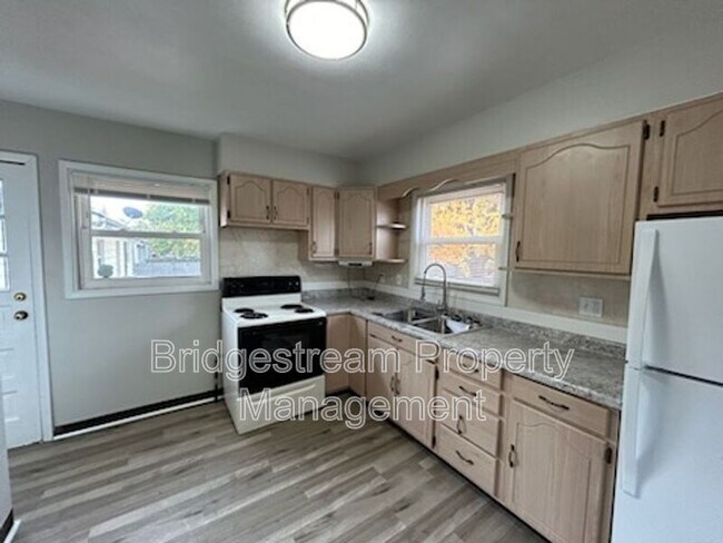 Foto del edificio - 3748 St James Ave