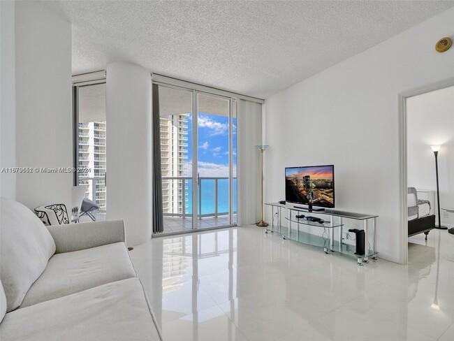 Foto del edificio - 16485 Collins Ave