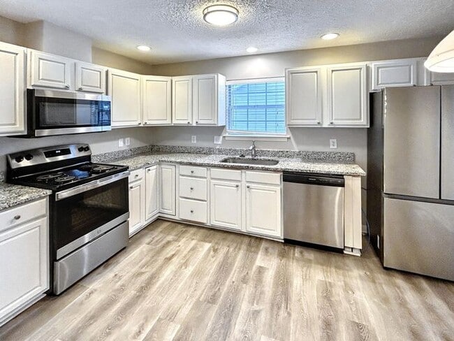 Building Photo - 2549 Slaydon Dr