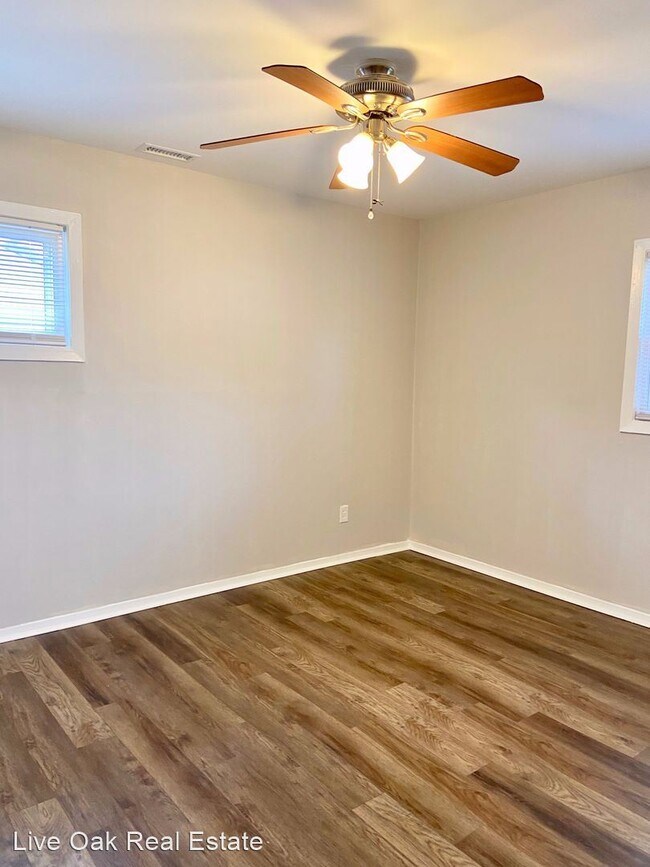 Building Photo - 3 br, 1 bath House - 2228 Corbett Ave